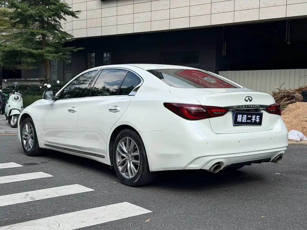 INFINITI Q50L