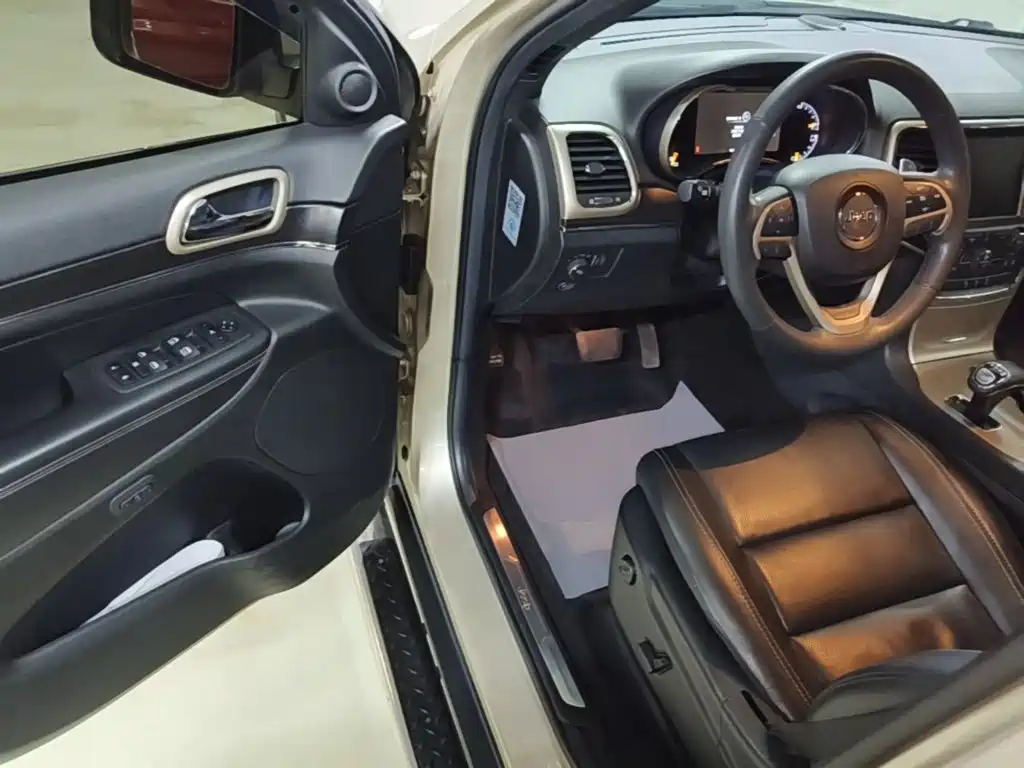 Jeep Grand Cherokee (Import) — миниатюра 16