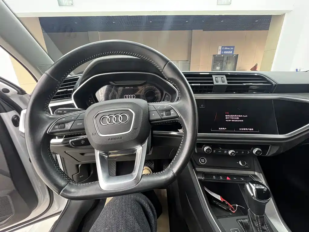 AUDI Q3