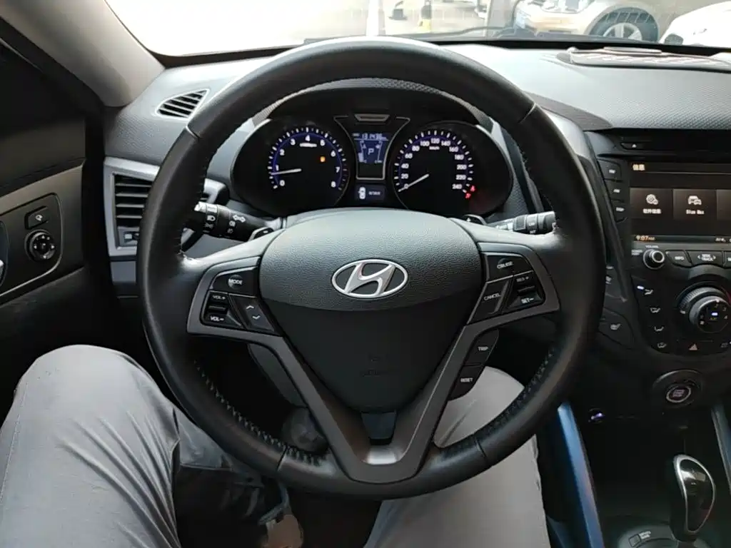 Hyundai Veloster — миниатюра 11