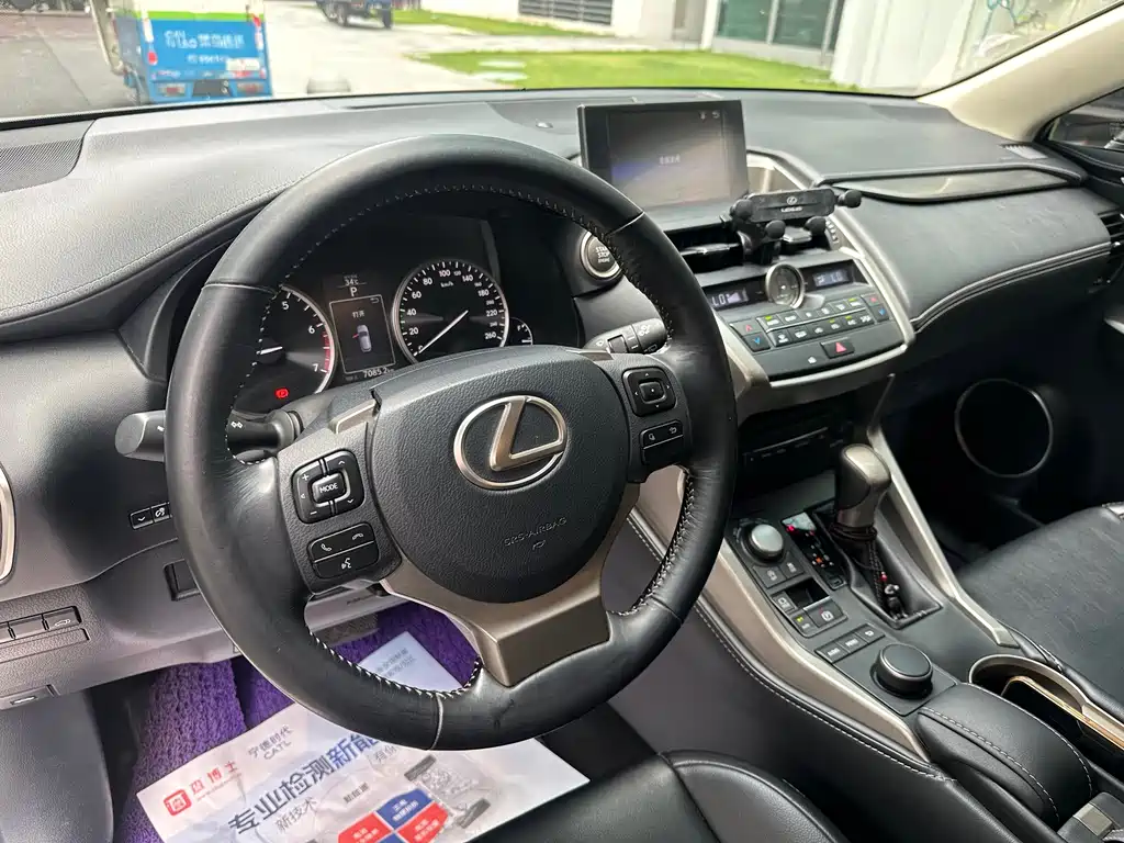 Lexus NX 2016 200