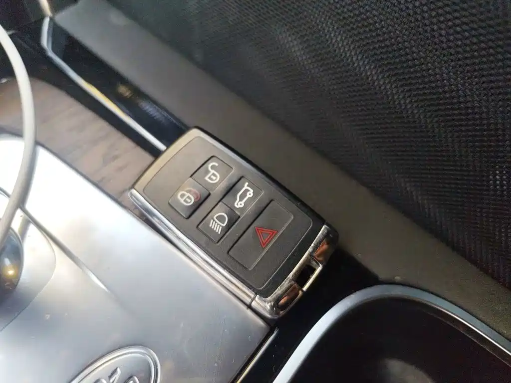 Land Rover Discovery Sport Hybrid — миниатюра 9