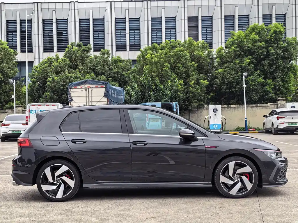 Volkswagen Golf GTI — миниатюра 3