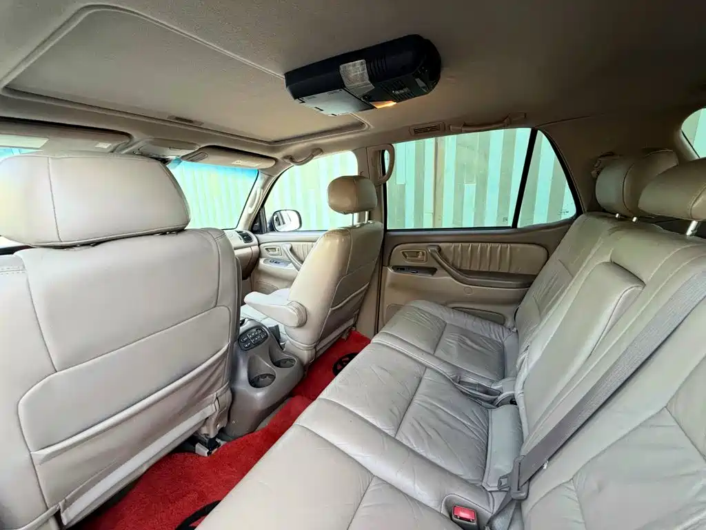Toyota Sequoia — миниатюра 8