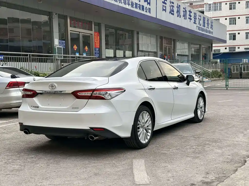 Toyota Camry — миниатюра 6
