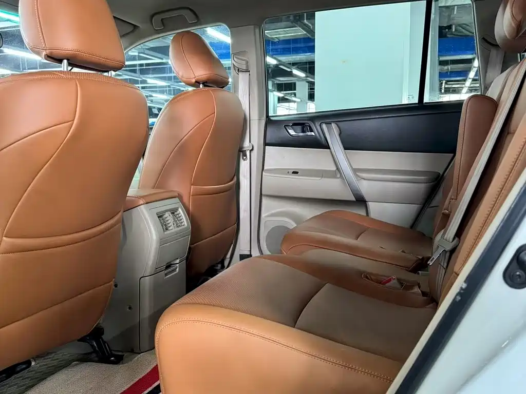 Toyota Highlander 2011 2.7L 5 мест Sport