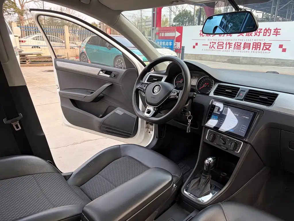 Volkswagen Santana 2015 1.6L AT Luxury