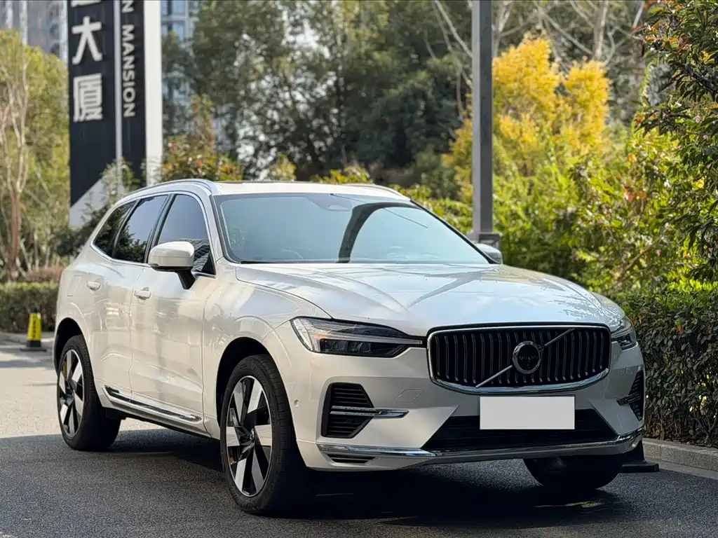 Volvo XC60 PHEV 2025