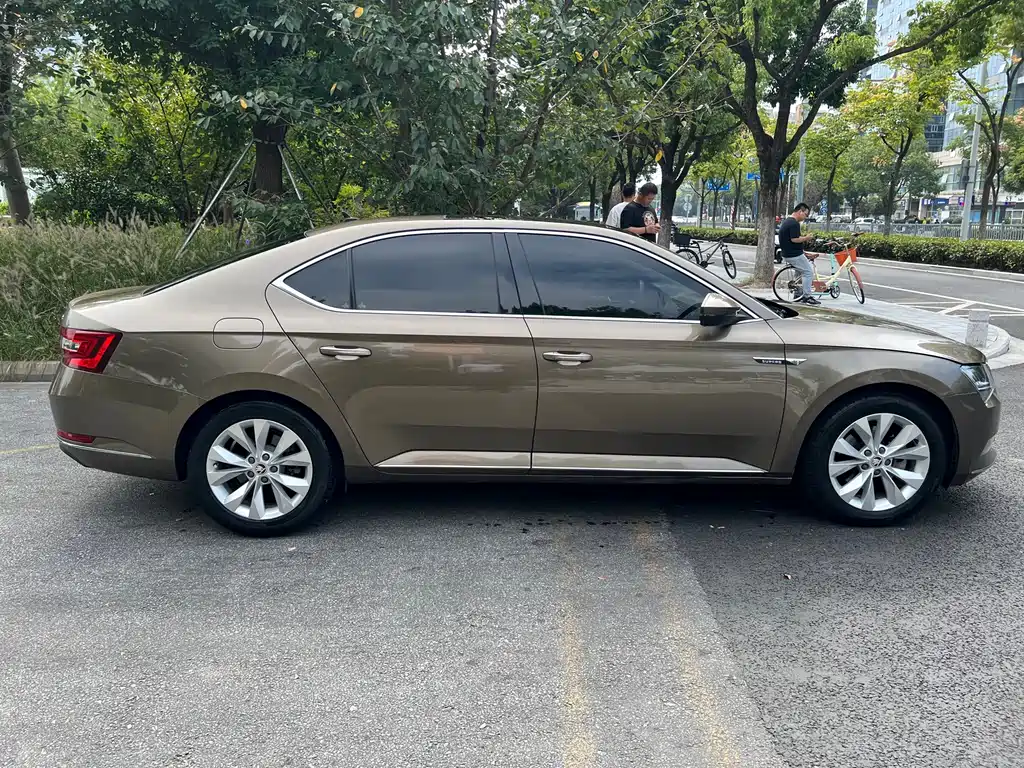 Skoda Superb — миниатюра 4