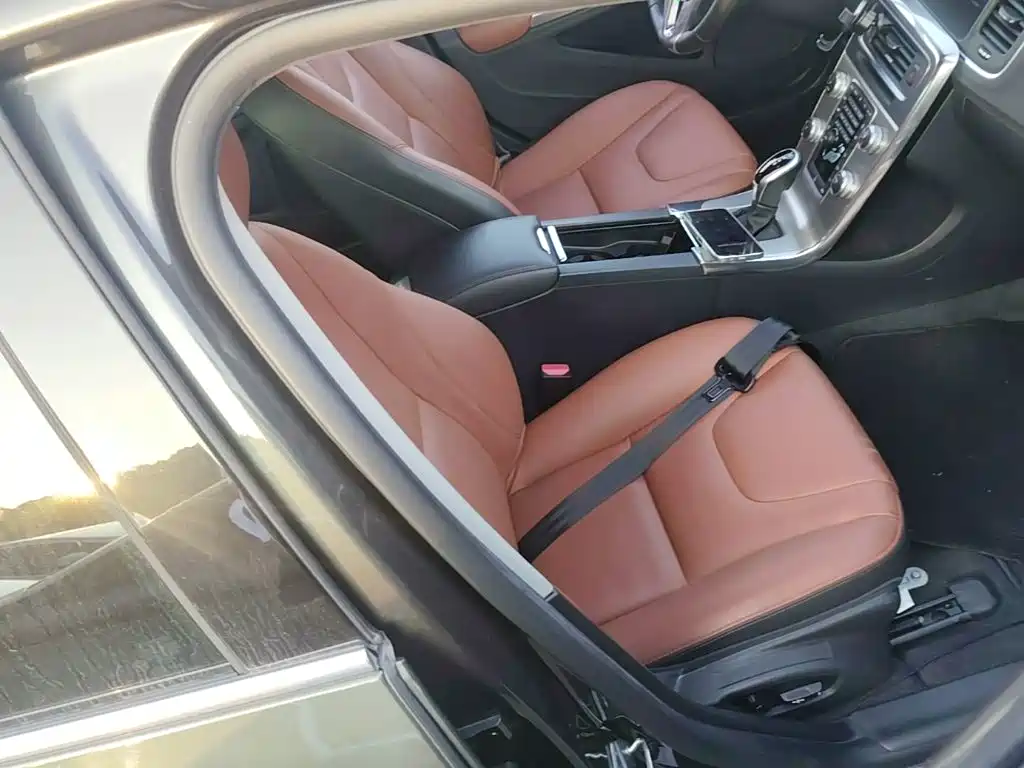 Volvo S60 — миниатюра 25