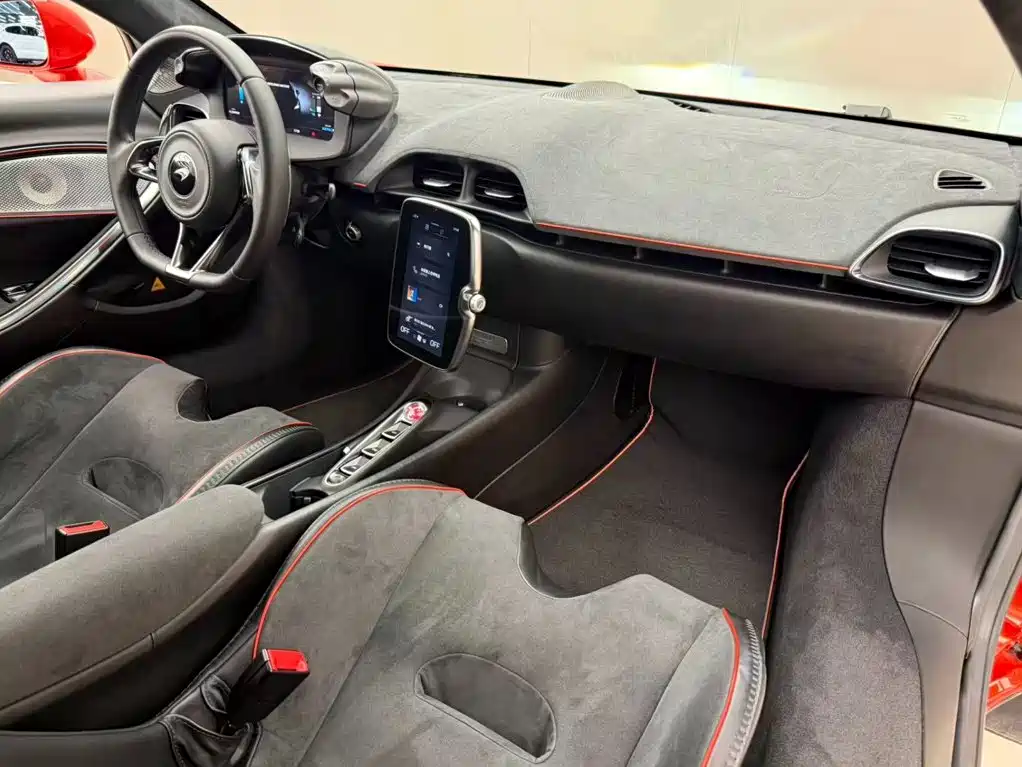 McLaren Artura — миниатюра 10