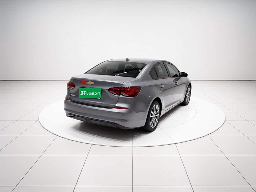 Chevrolet Monza 1.5 л 2023 г. Серебристо-серый, пробег 5500 км