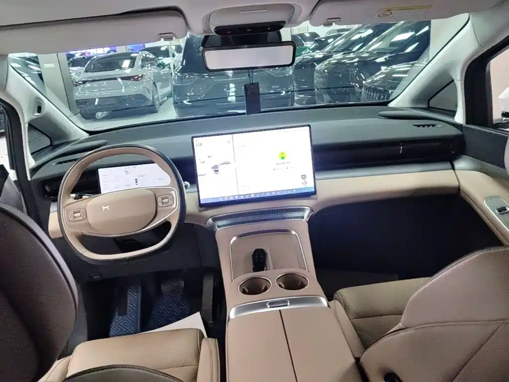 XPeng X9 — миниатюра 10