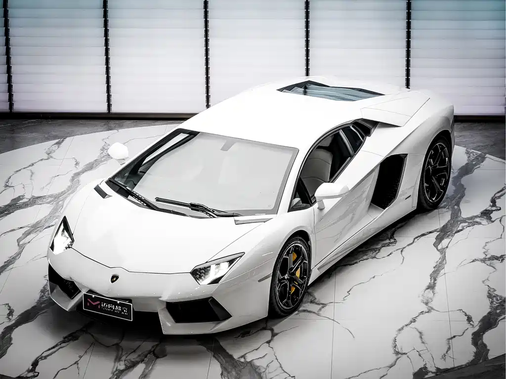 Lamborghini Aventador — миниатюра 2