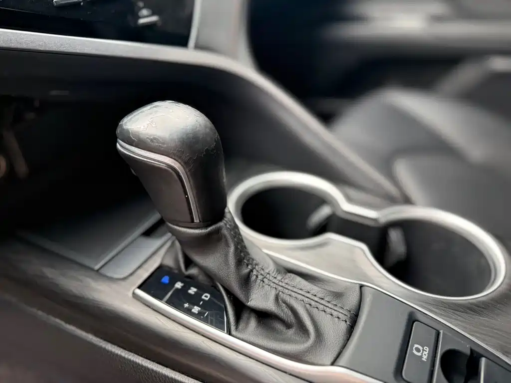 Toyota Camry 2021 2.0G Luxury