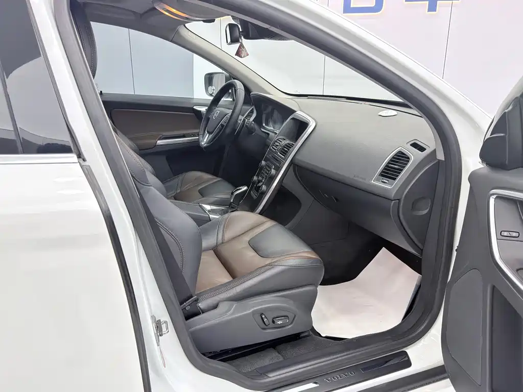 Volvo XC60 (Import) — миниатюра 24