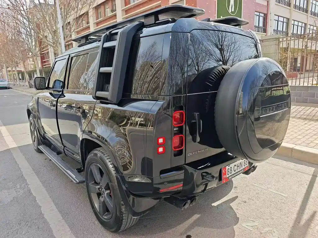 LAND ROVER DEFENDER
