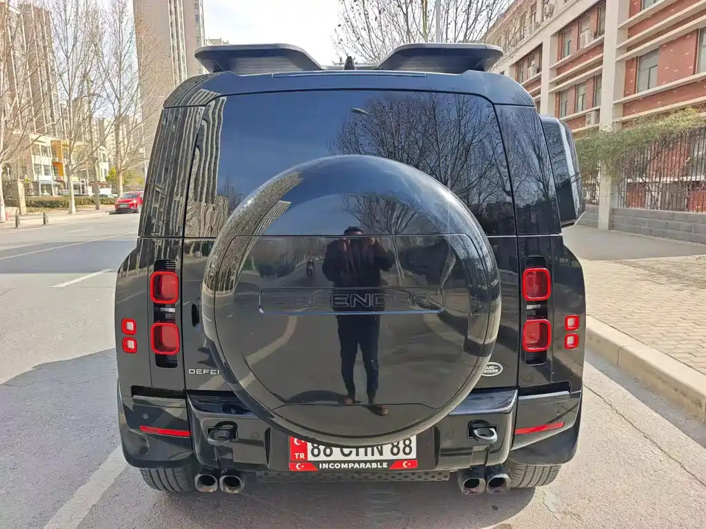 LAND ROVER DEFENDER