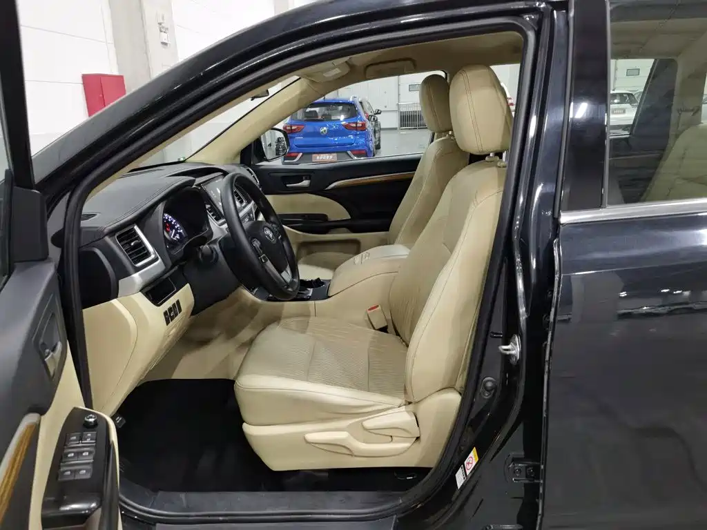 Toyota Highlander — миниатюра 10