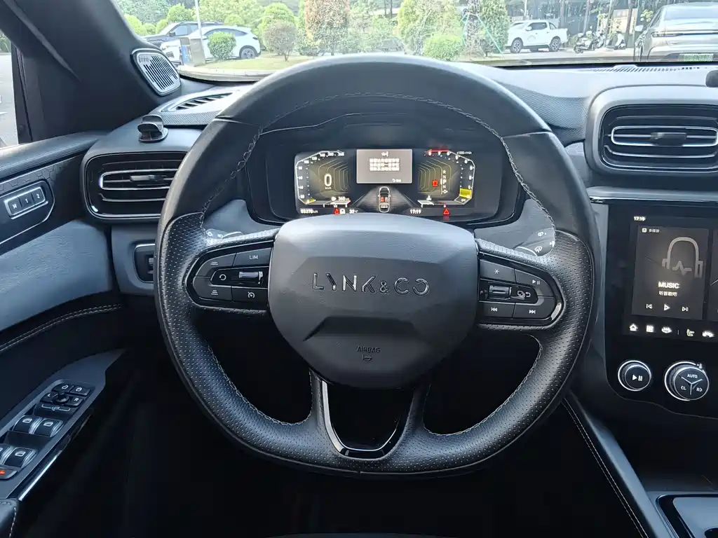 Lynk & Co 03 — миниатюра 6