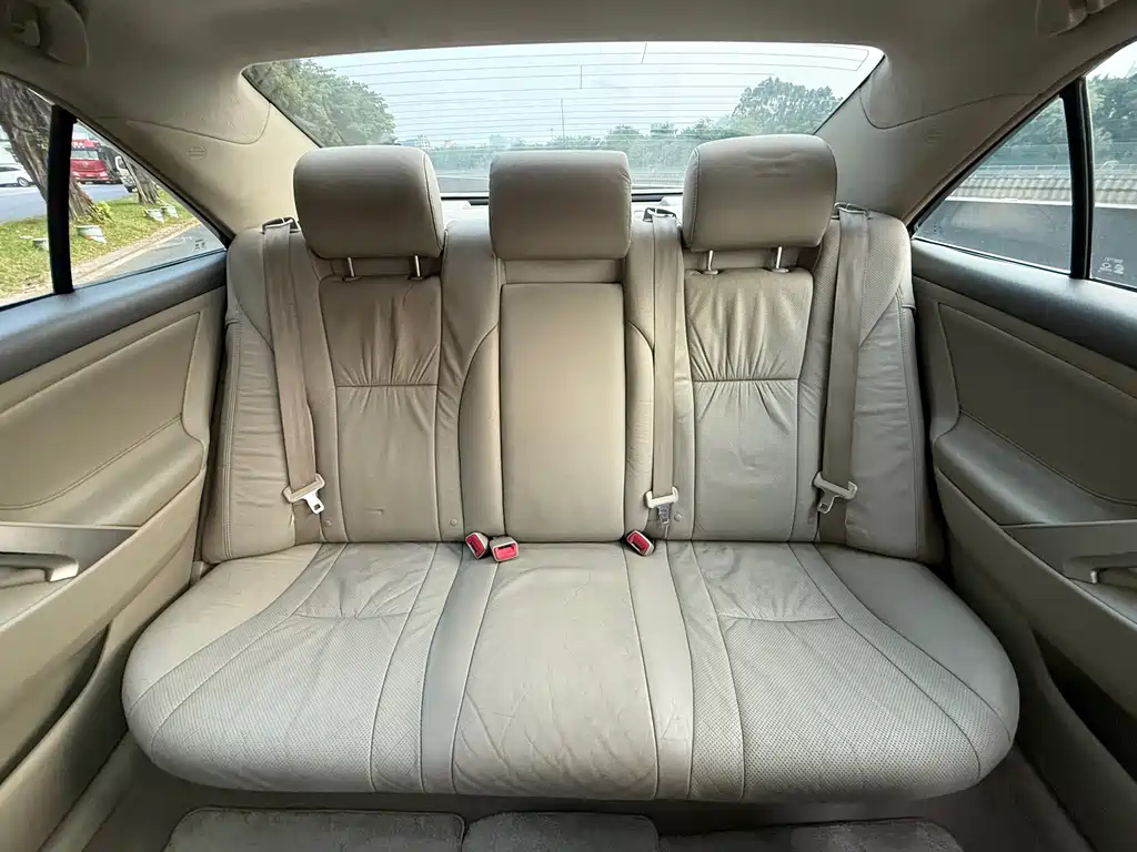 Toyota Camry — миниатюра 8