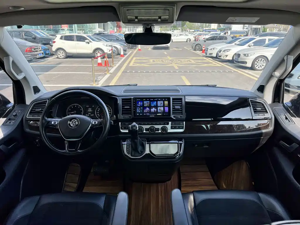 Volkswagen Multivan — миниатюра 7