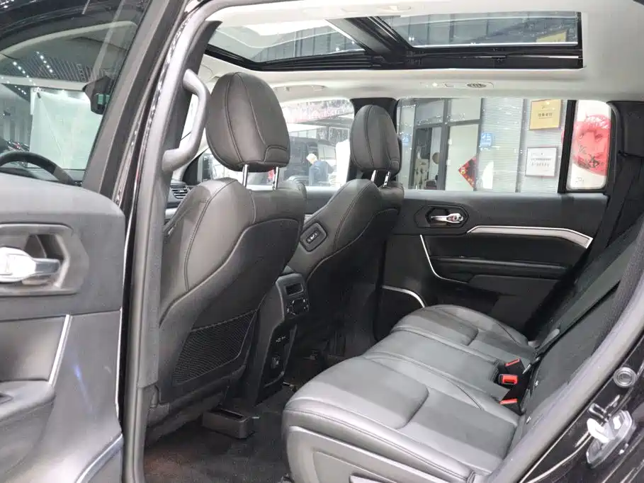 Jeep Grand Commander — миниатюра 7