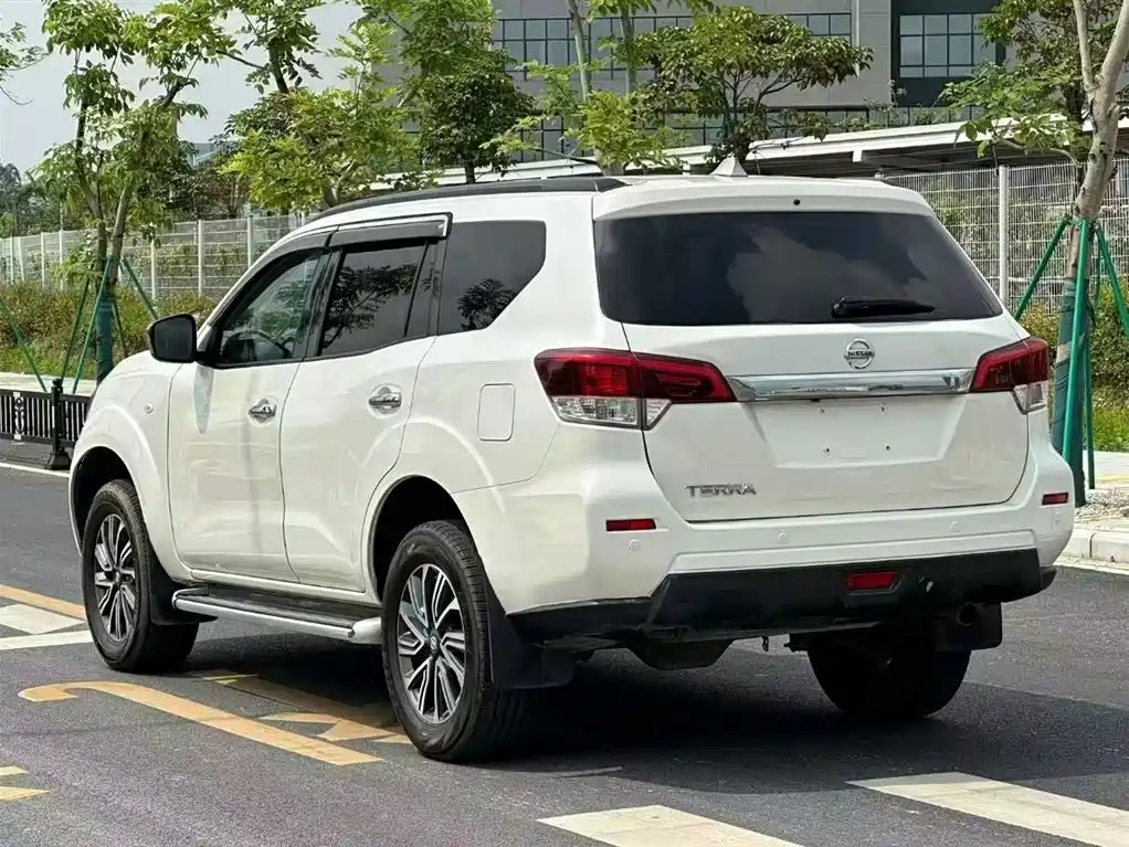 Nissan Terra 2018 2.5L AT Luxury