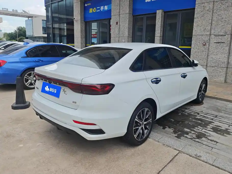 Geely Emgrand 2022 4 1.5L CVT Flagship