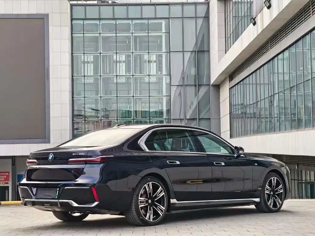 BMW i7 — миниатюра 7