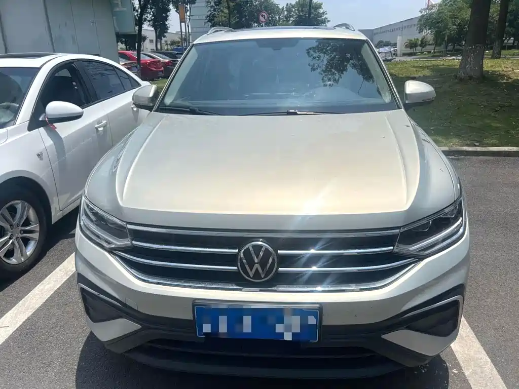 Volkswagen Tiguan L L 2022 330TSI AT Smart
