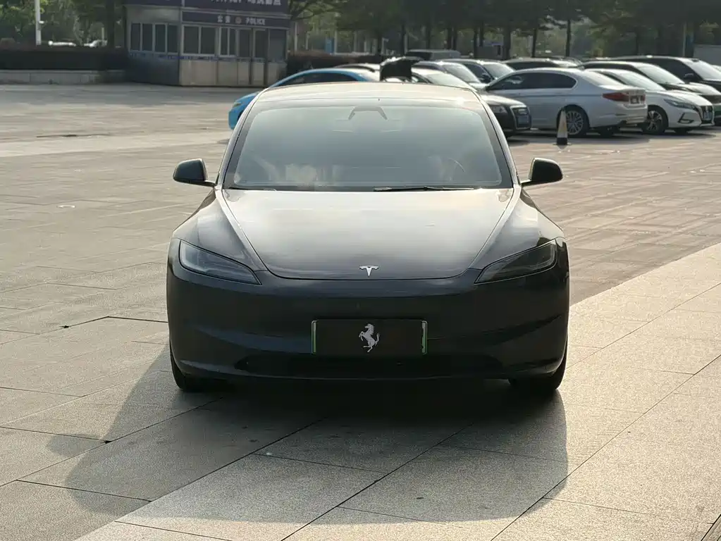 Tesla Model 3 — миниатюра 2
