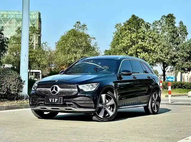 MERCEDES-BENZ GLC