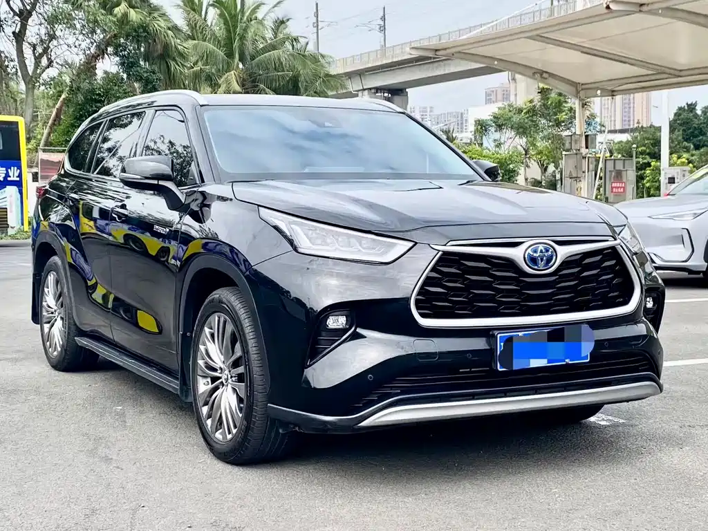 Toyota Highlander 2022 2.5L Luxury 7 мест