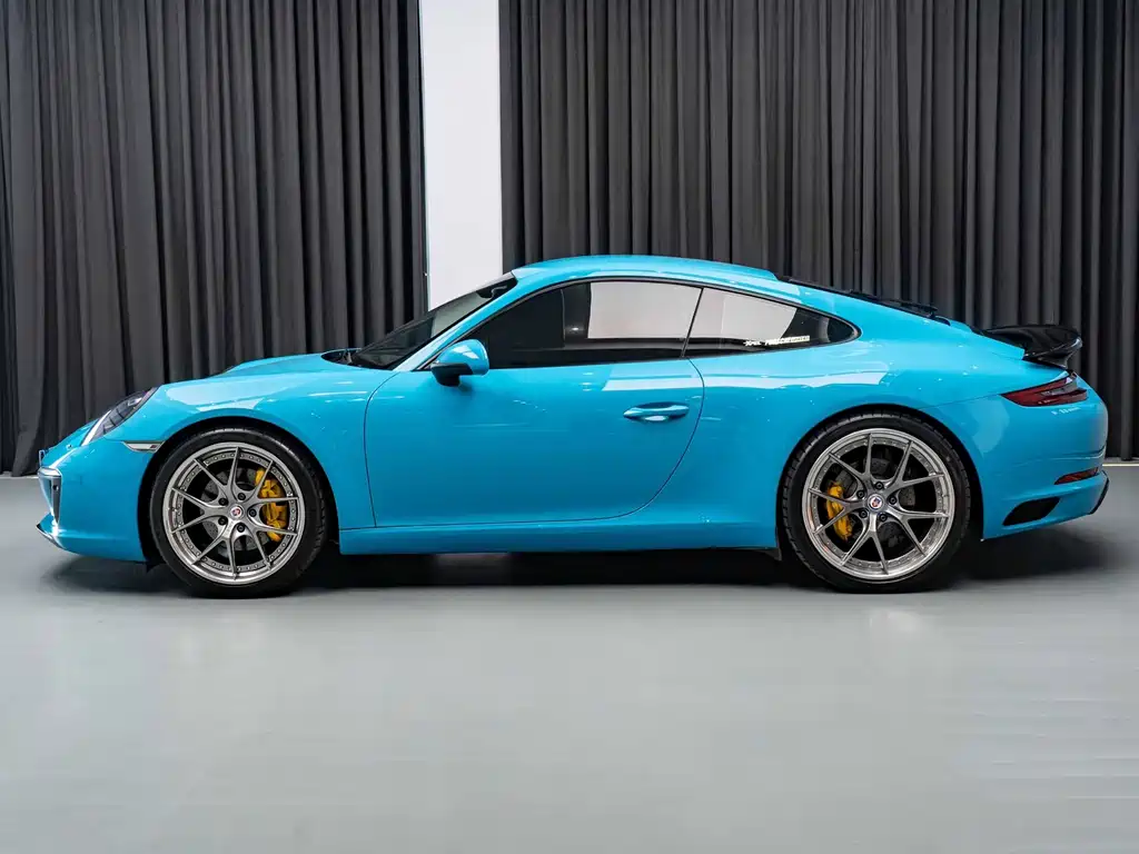 PORSCHE 911