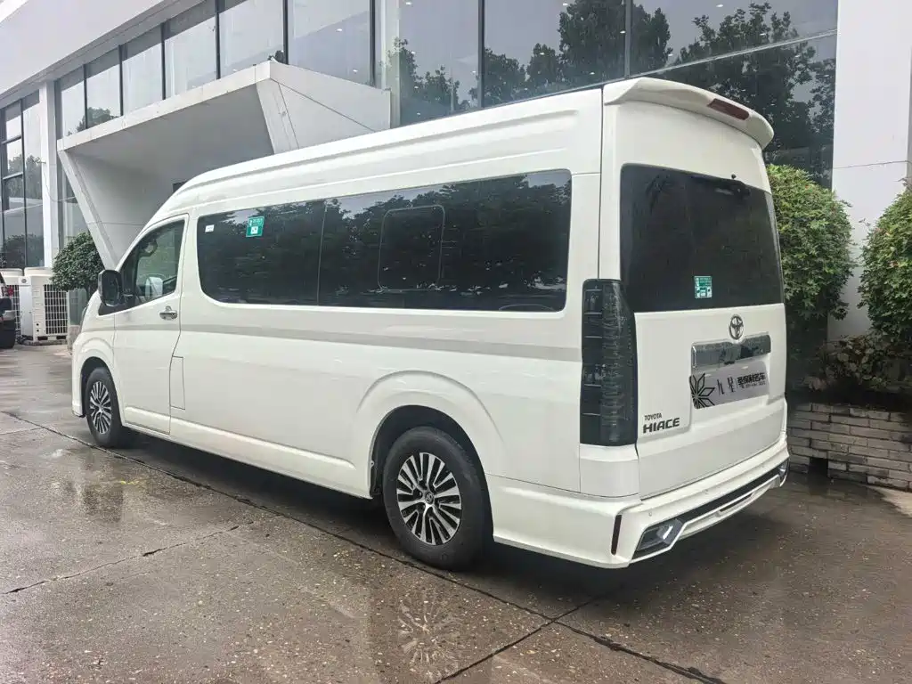 Toyota Hiace — миниатюра 3