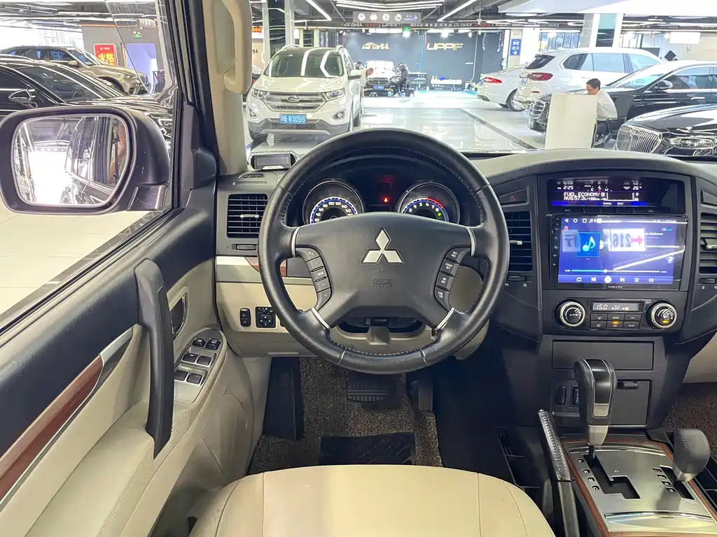 Mitsubishi Pajero (Import) — миниатюра 12
