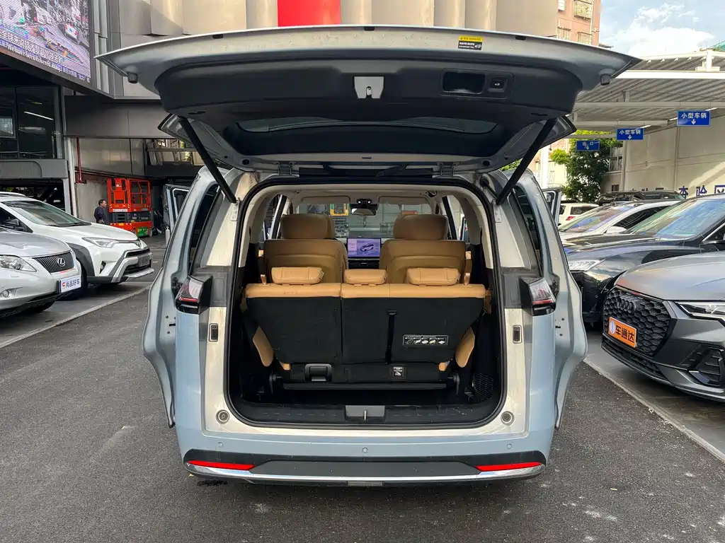 GAC Motor 传祺E8 PHEV — миниатюра 20