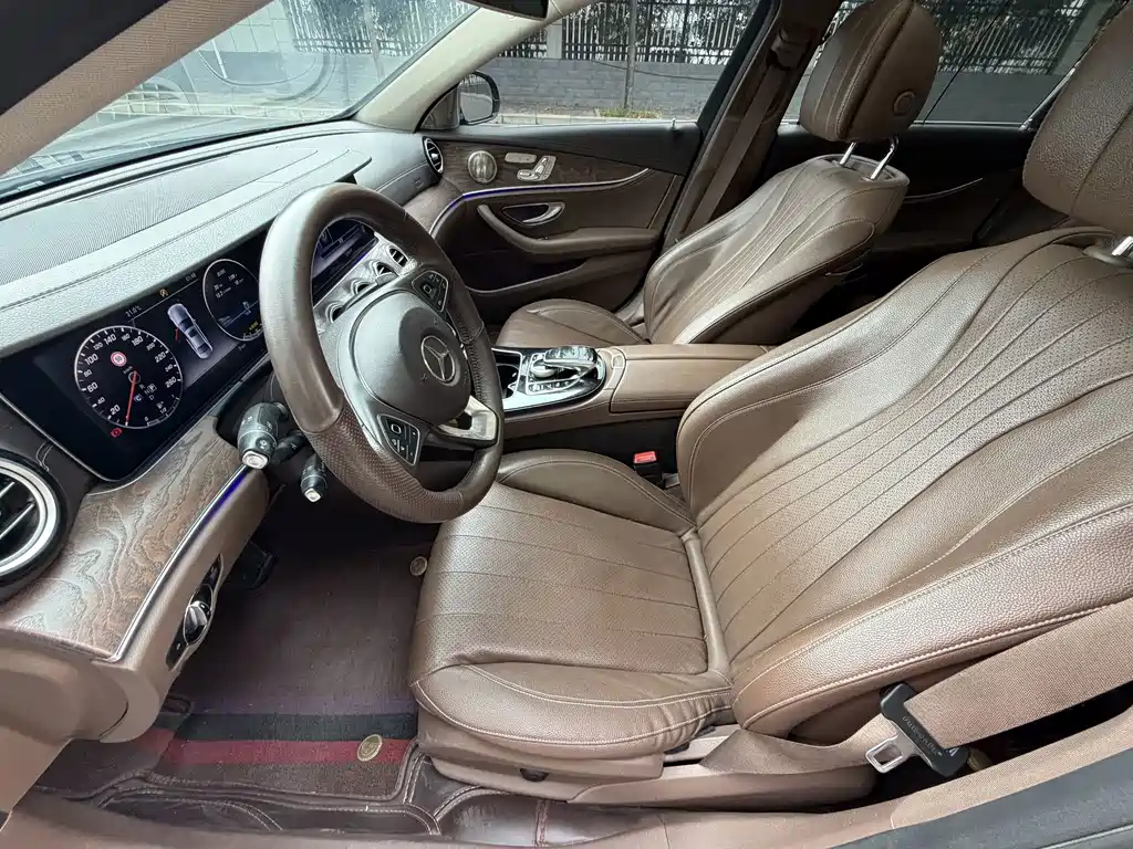 Mercedes-Benz E-Class — миниатюра 8