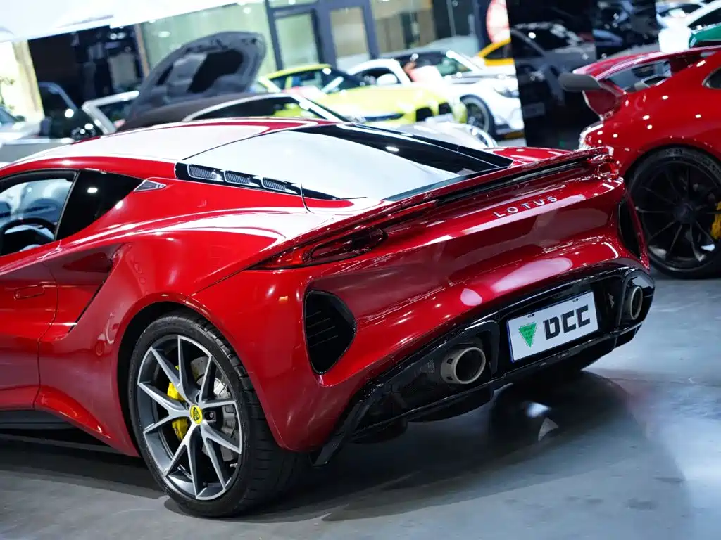 Lotus Emira — миниатюра 18