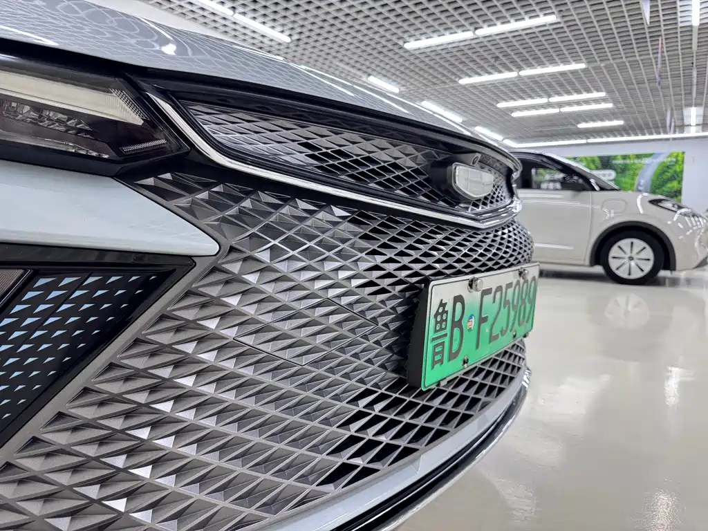 Geely L HiP — миниатюра 9