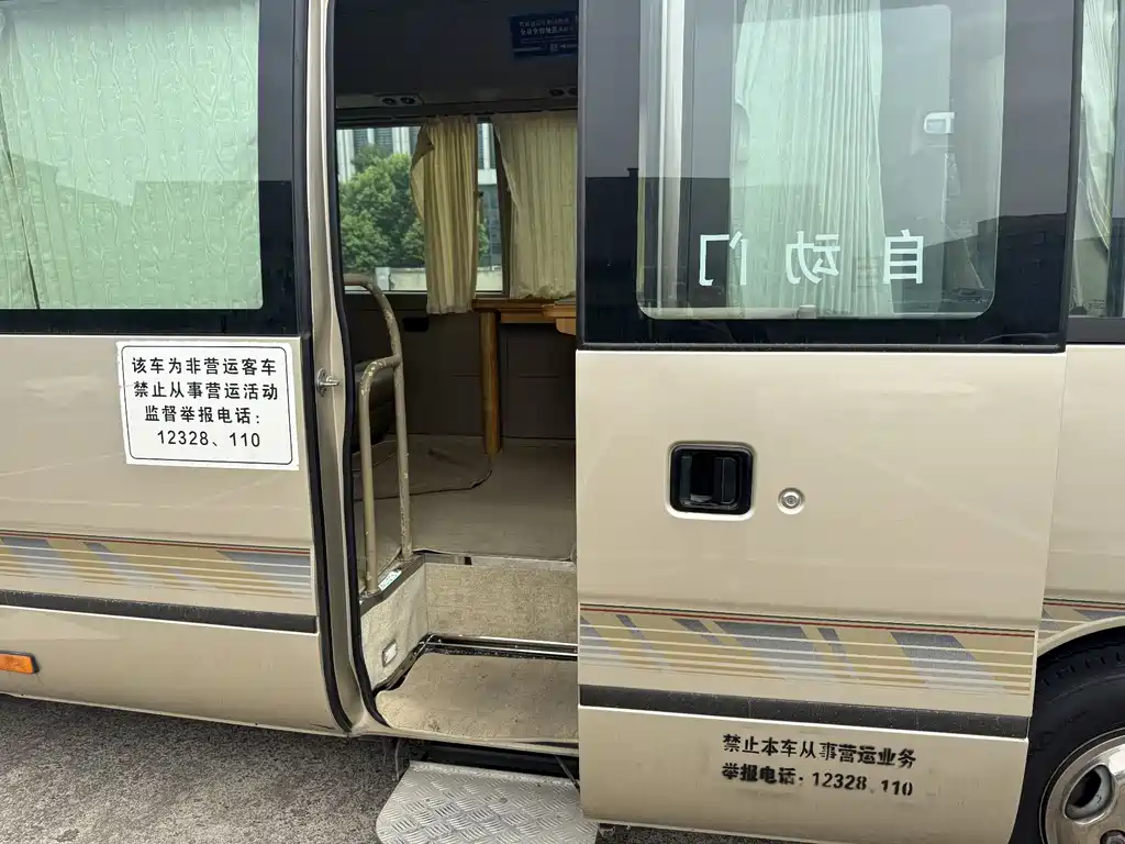 Toyota Coaster — миниатюра 8