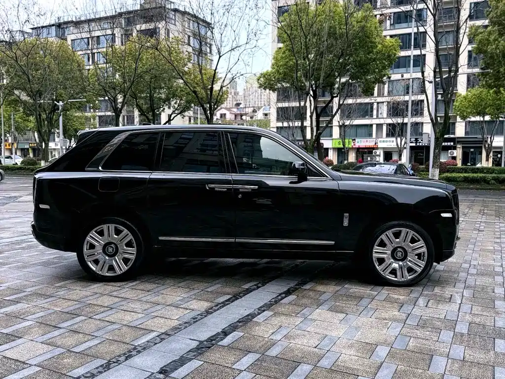 Rolls-Royce Cullinan 2018 мест