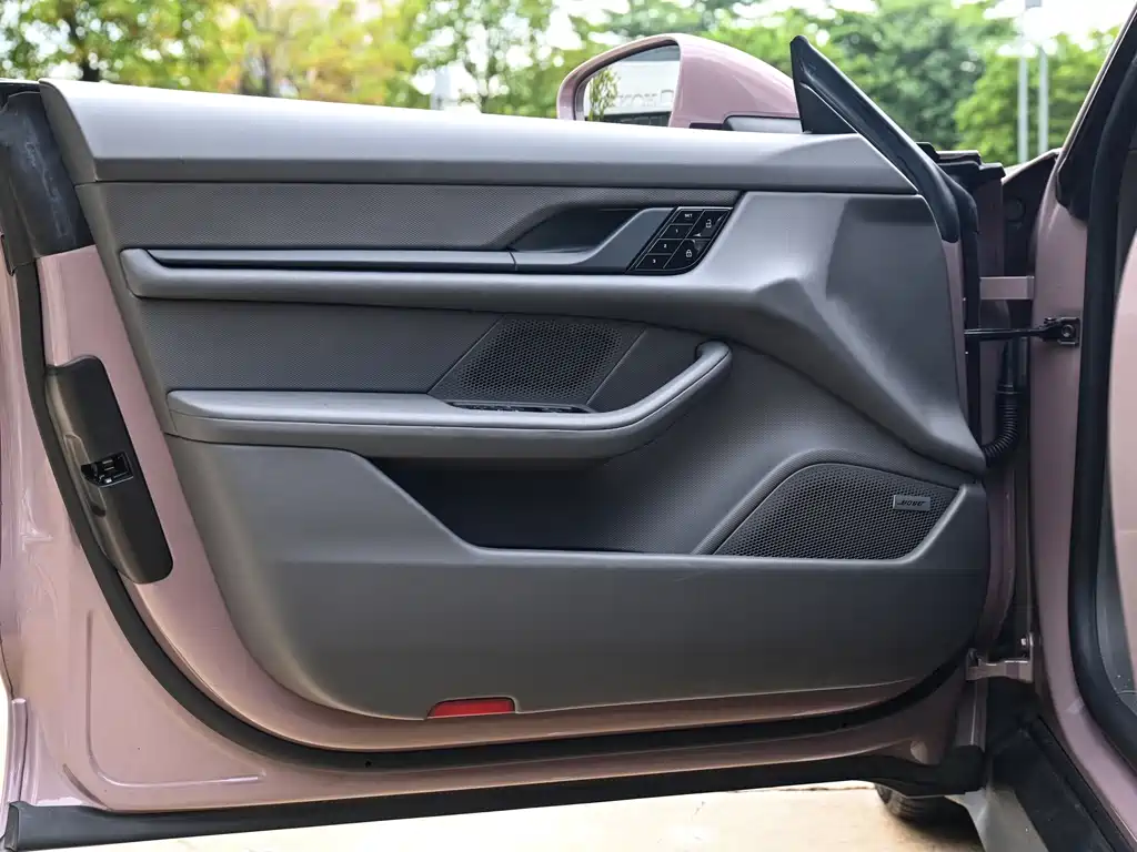 Porsche Taycan — миниатюра 12