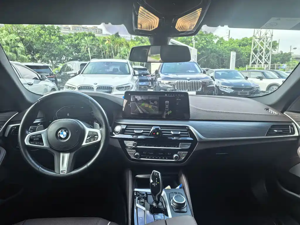 BMW 5 Series — миниатюра 7
