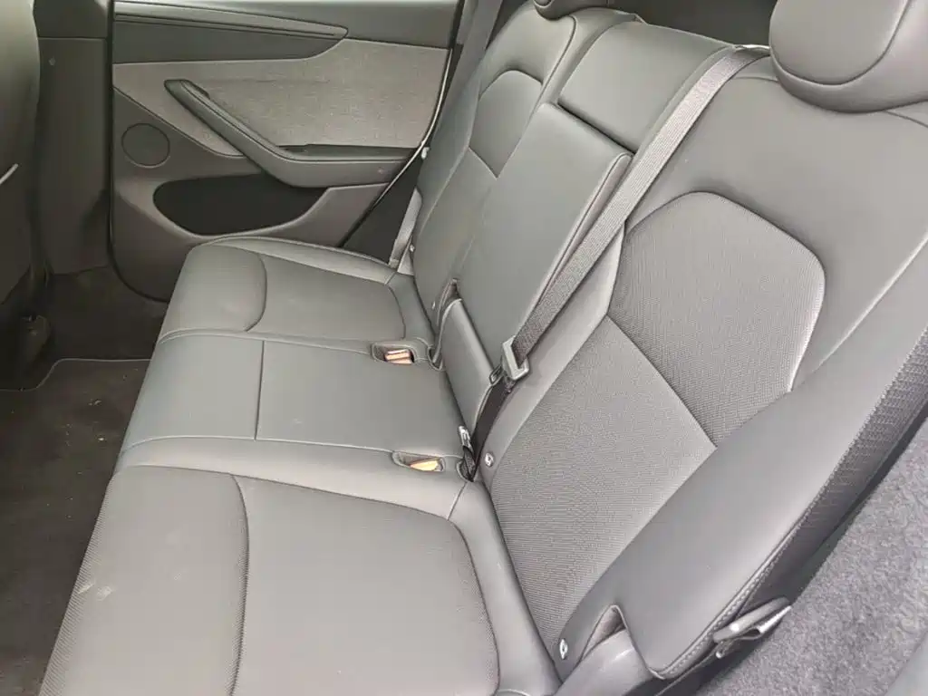Tesla Model Y — миниатюра 17