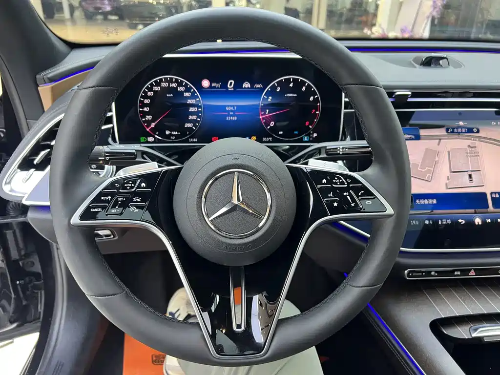 Mercedes-Benz E-Class — миниатюра 18