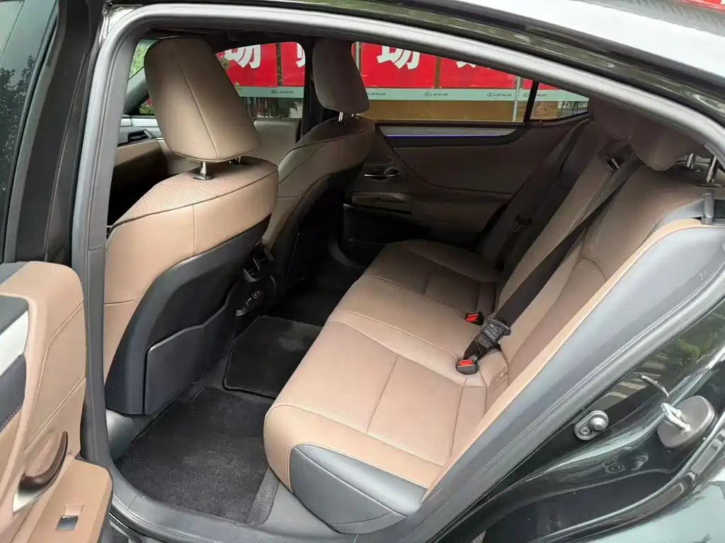 Lexus ES — миниатюра 10