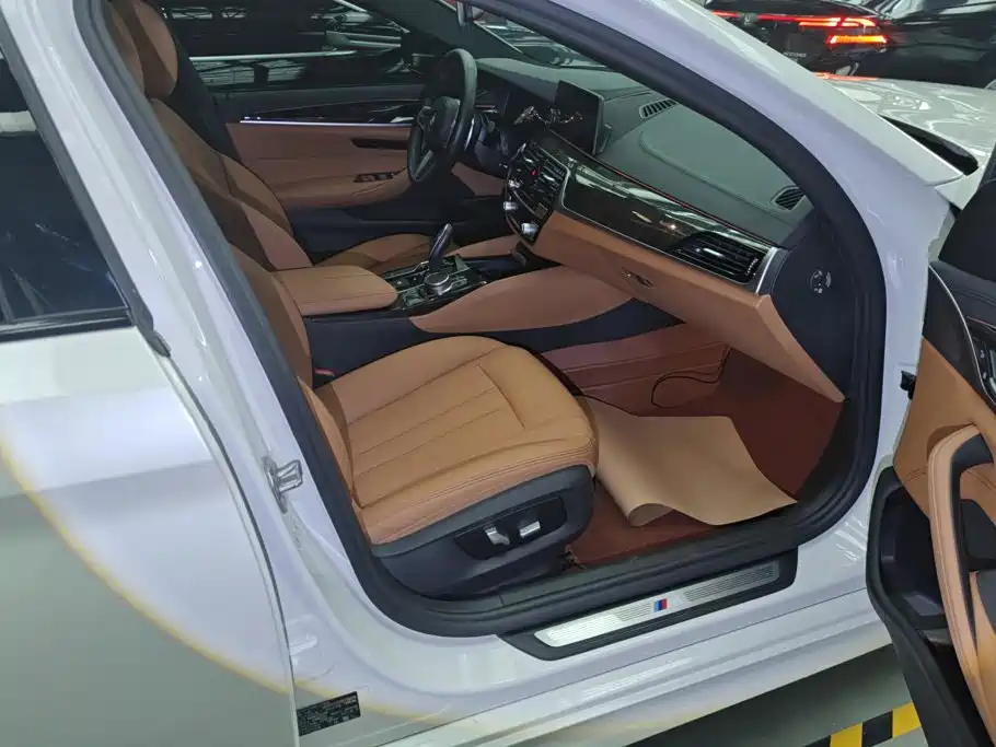 BMW 5 Series — миниатюра 8