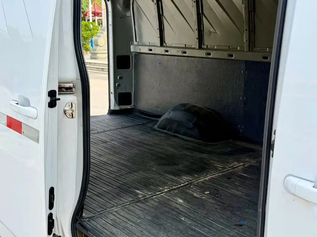 Wuling Yangguang — миниатюра 15